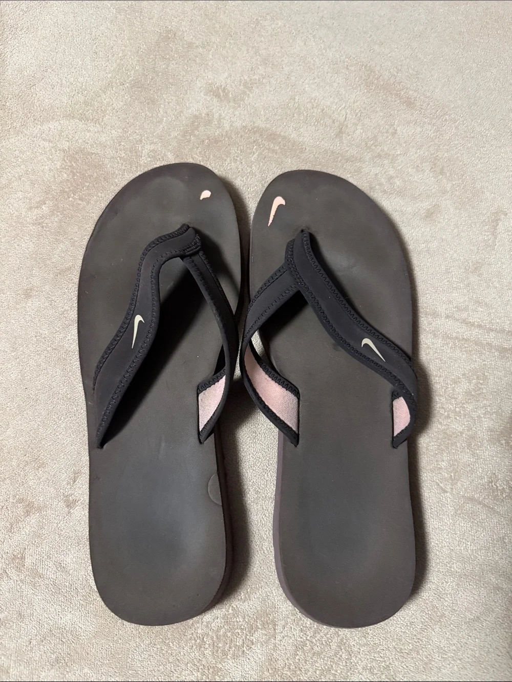 Nike Women’s Chocolate Brown and Pink Flip-flop sandals